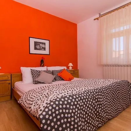House Mia - Private Pool Apartment Trogir