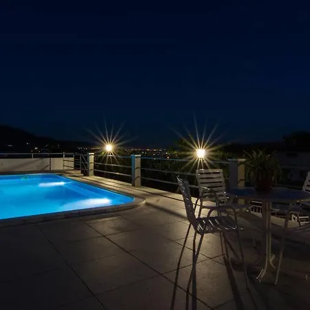 House Mia - Private Pool Apartment