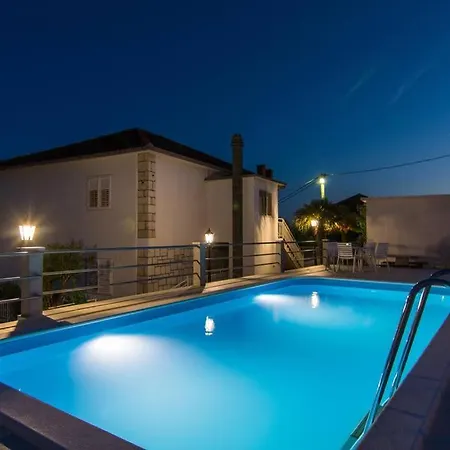 House Mia - Private Pool Apartment *