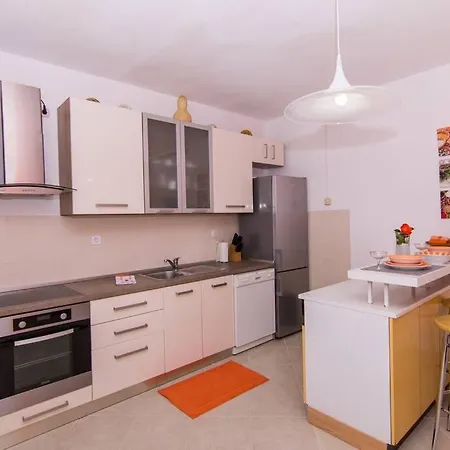 House Mia - Private Pool Apartment *